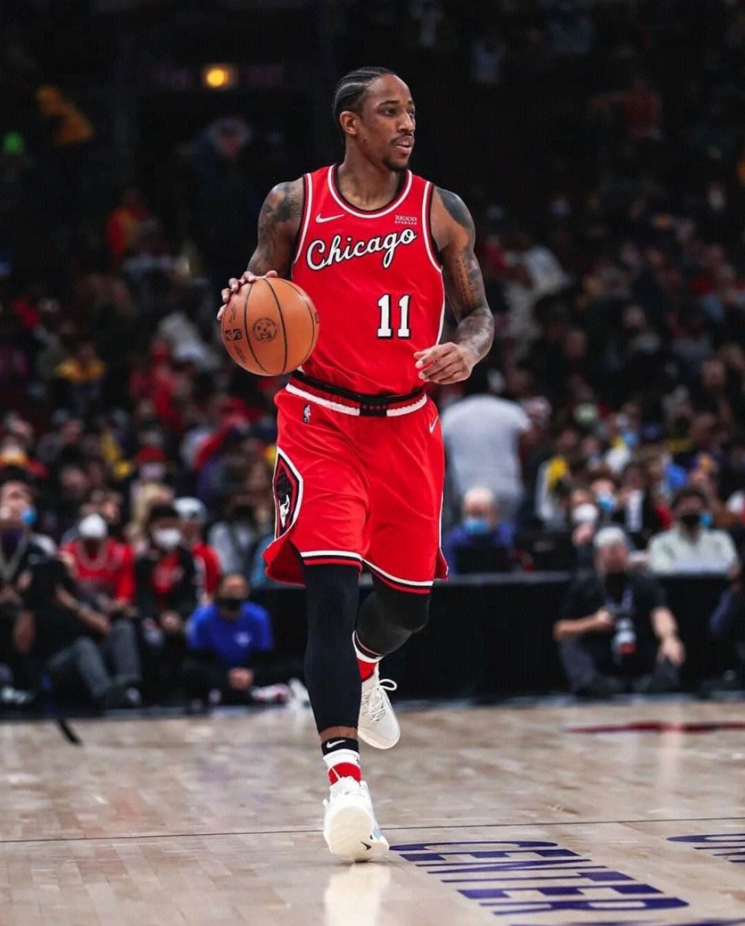 aoa体育视频-【活塞迎战猛龙】德罗赞高效砍分，活塞主场迎战猛龙的简单介绍