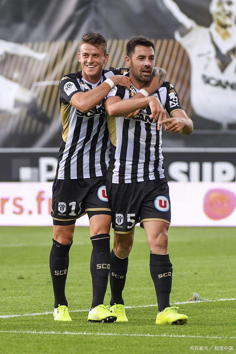 关于圣埃蒂安队客场战胜对手，保持不败势头的信息