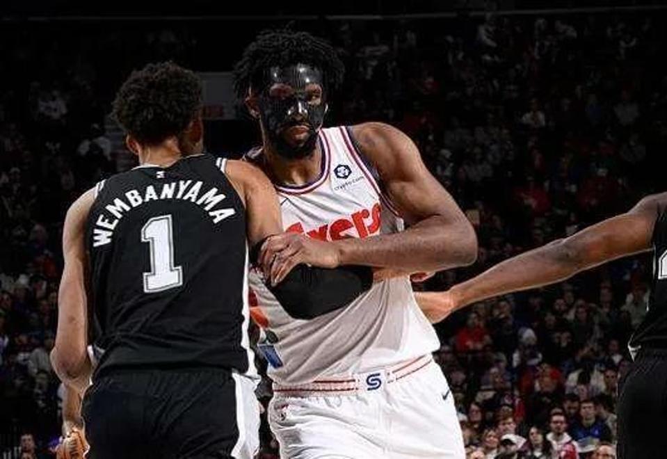 体育场上的激情对决令人振奋(体育场上的激情对决令人振奋的英文) 体育场上的激情对决令人振奋(体育场上的激情对决令人振奋的英文)