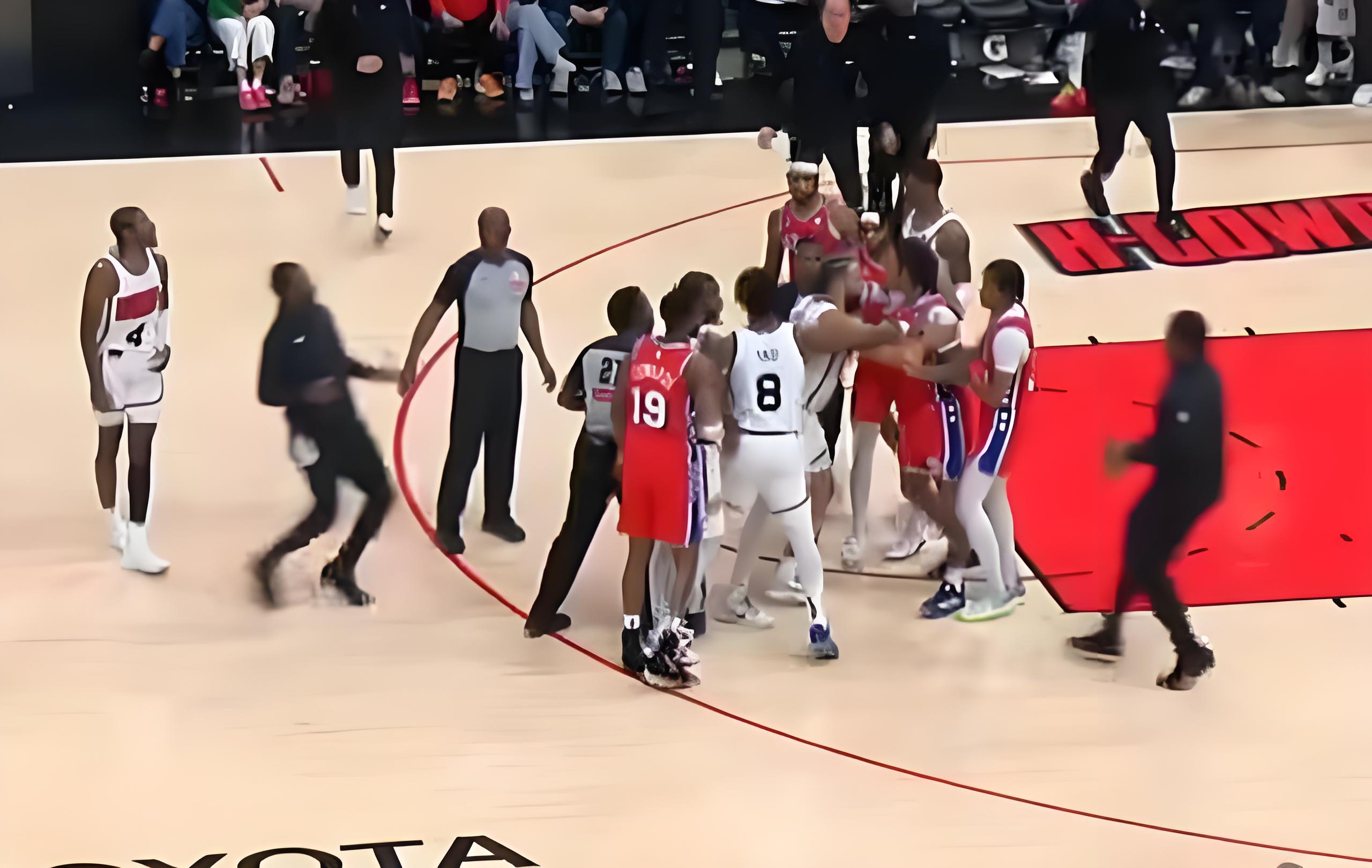 火箭主场惨遭开拓者逆转，球迷心情低落(2021年1月29日火箭对开拓者比赛录像)