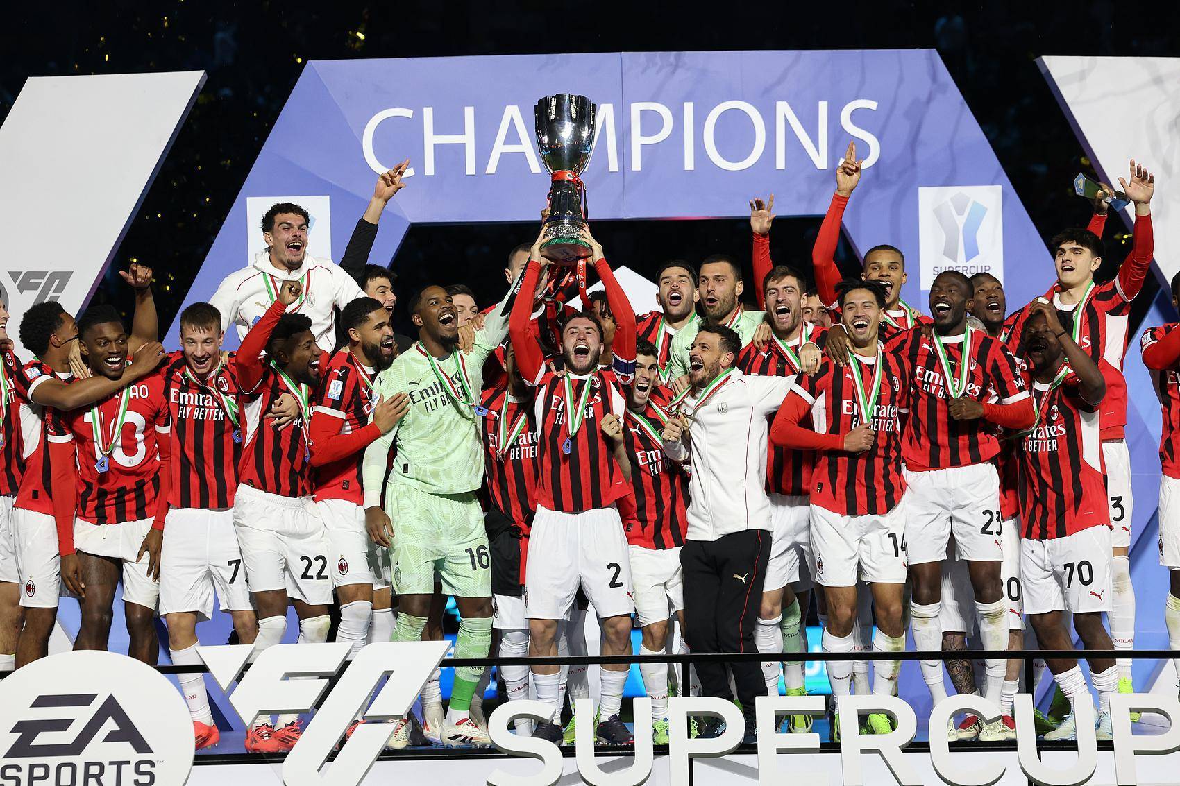 aoa体育馆-惊险逆袭！AC米兰客场力挫对手(梅西租借加盟AC米兰)