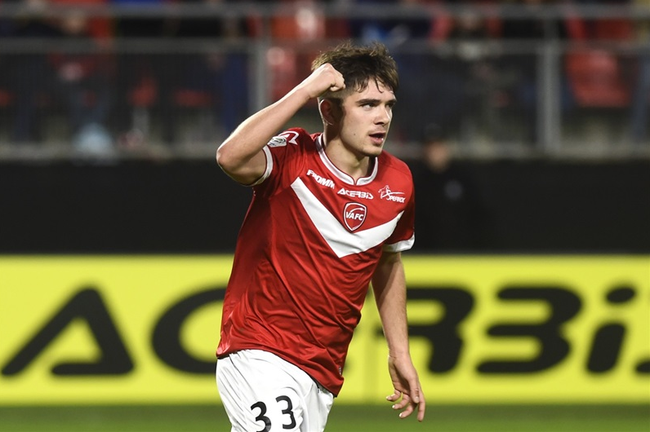 瓦朗谢纳客场大胜，稳固积分榜前列的简单介绍