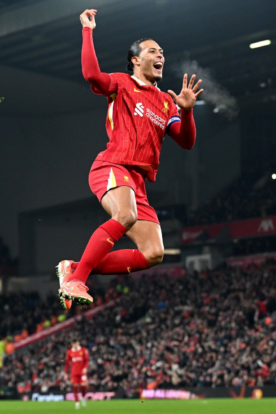 aoa体育-利物浦主场告捷，萨拉赫传射破门(利物浦球队萨拉赫)