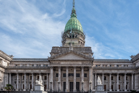 关于布宜诺斯艾利斯独立连续不败，争冠形势一片大好的信息