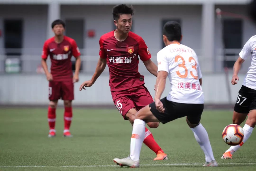 河北华夏幸福主场告捷，击败武汉卓尔队