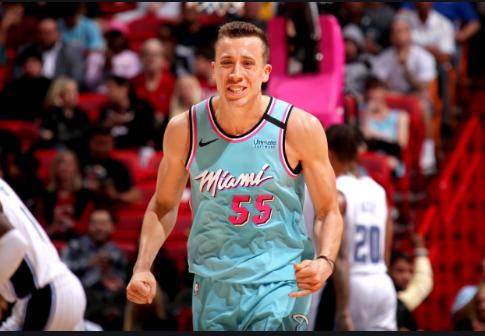 关于热火取得胜利扩大地盘,罗宾逊高效进攻助球队胜出的信息 关于热火取得胜利扩大地盘,罗宾逊高效进攻助球队胜出的信息