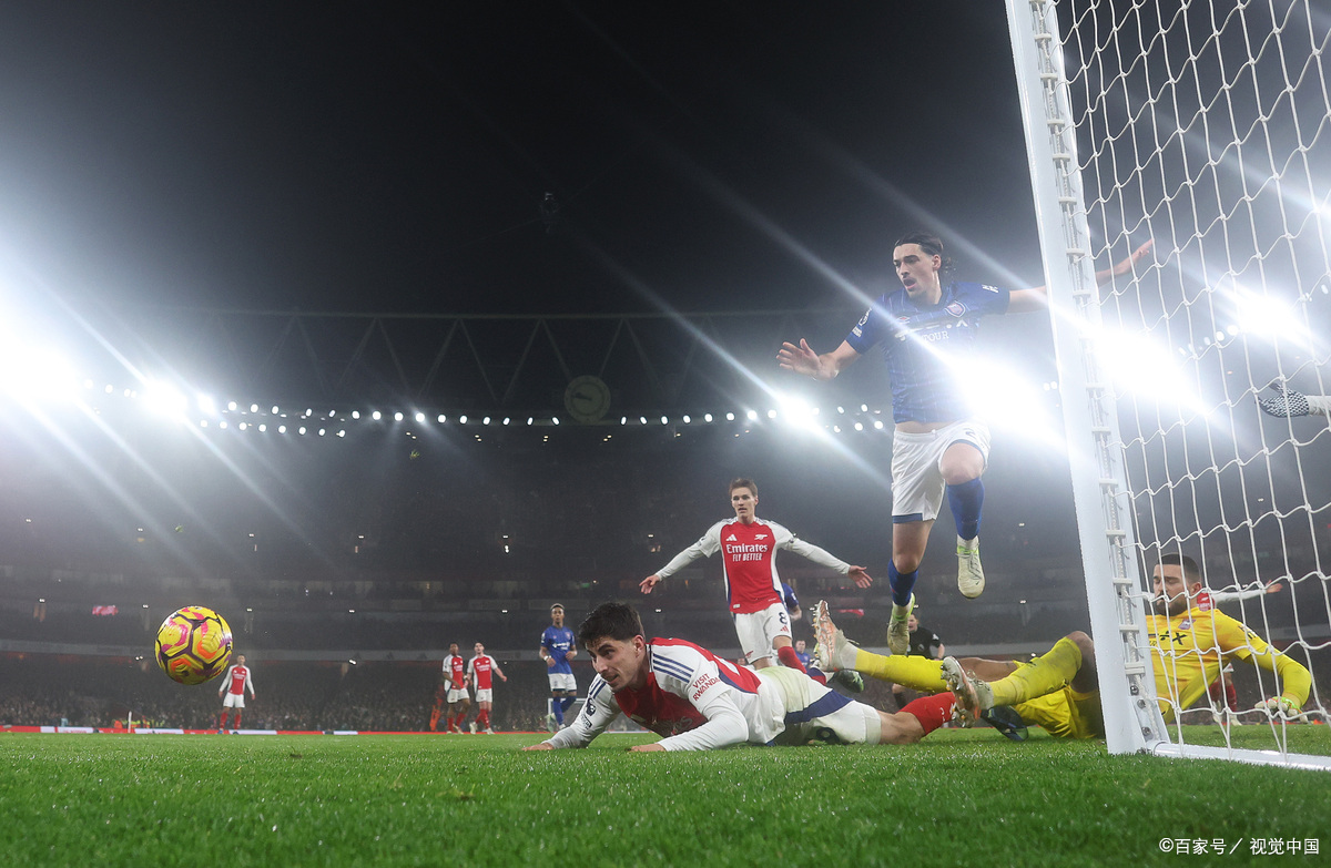 aoa体育馆-领先的球队在重要比赛中取得胜利