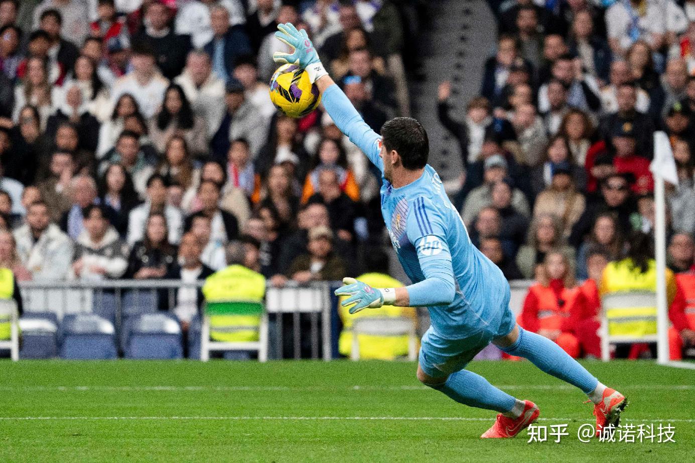 aoa体育-格拉纳达全队努力晋级，门将立下赛季首功的简单介绍