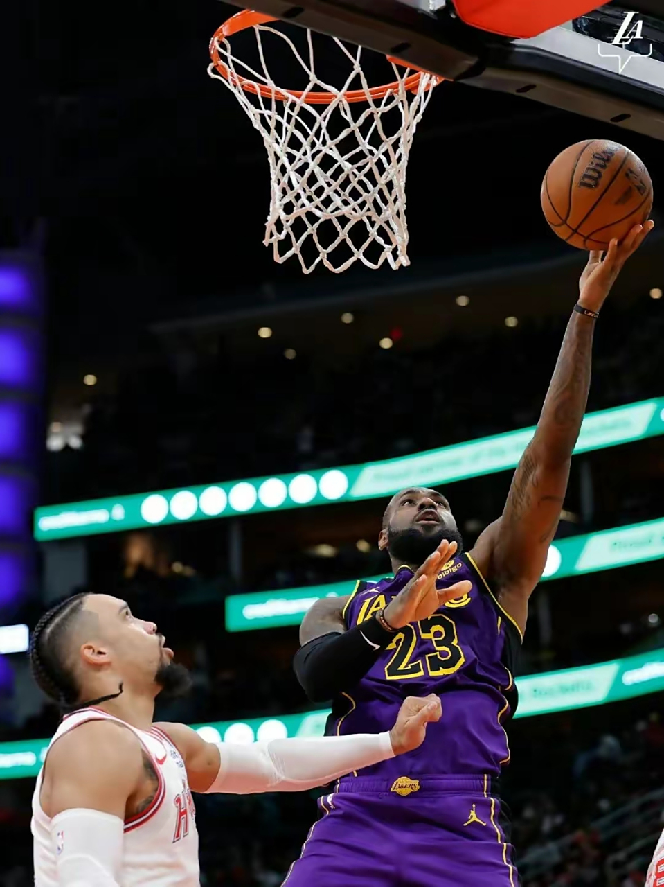 火箭队获胜在望,詹姆斯个人表现亮眼 火箭队获胜在望,詹姆斯个人表现亮眼