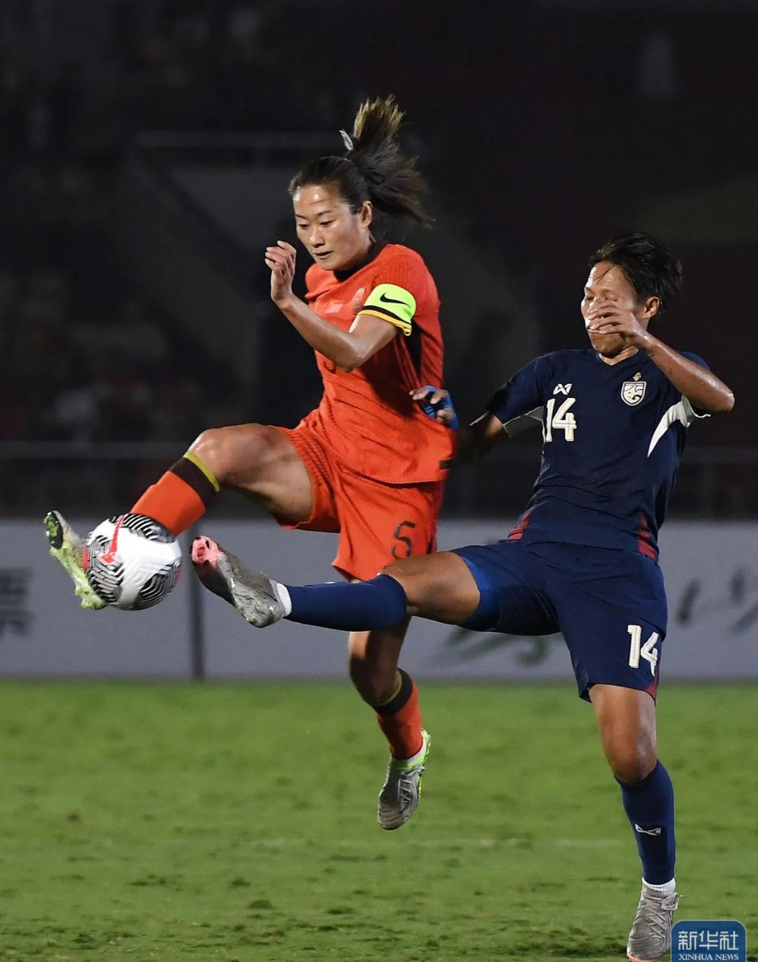 aoa体育培训-战火蔓延全球，女子足球再掀狂潮的简单介绍