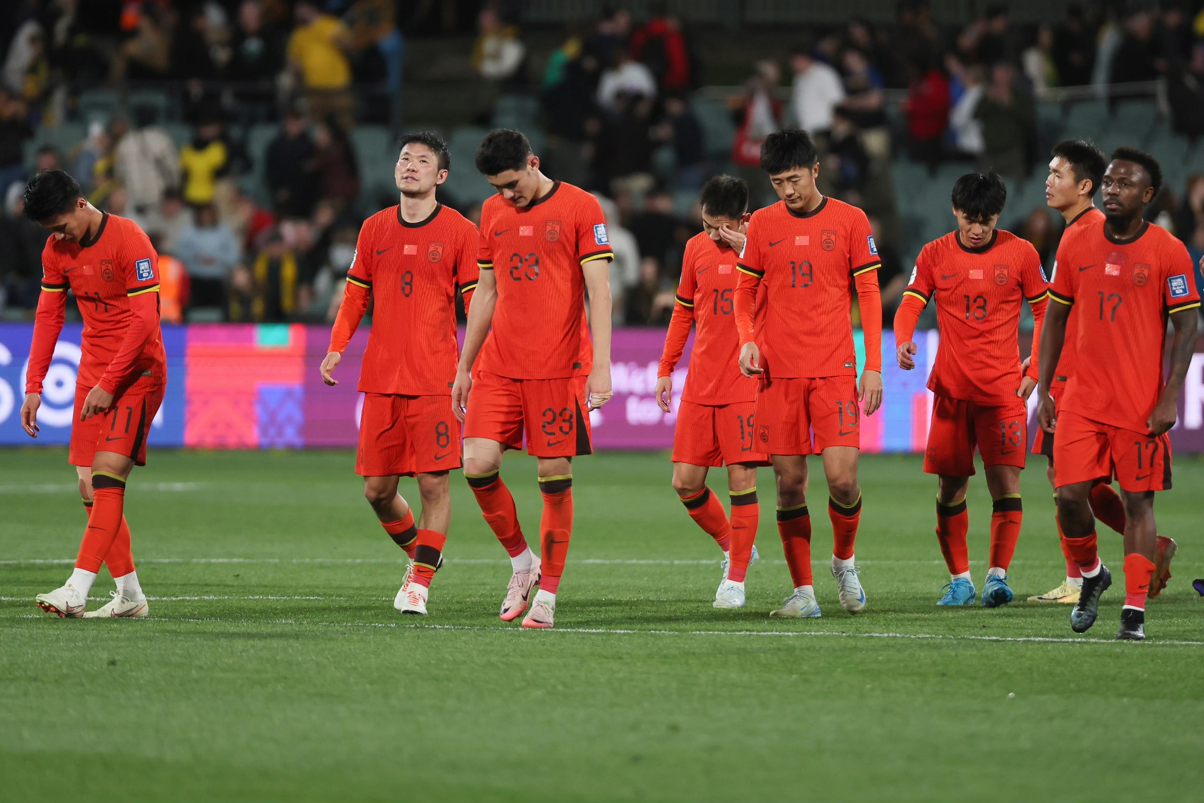 aoa体育-包含足球世界杯预选赛紧张开赛，各队一展身手的词条