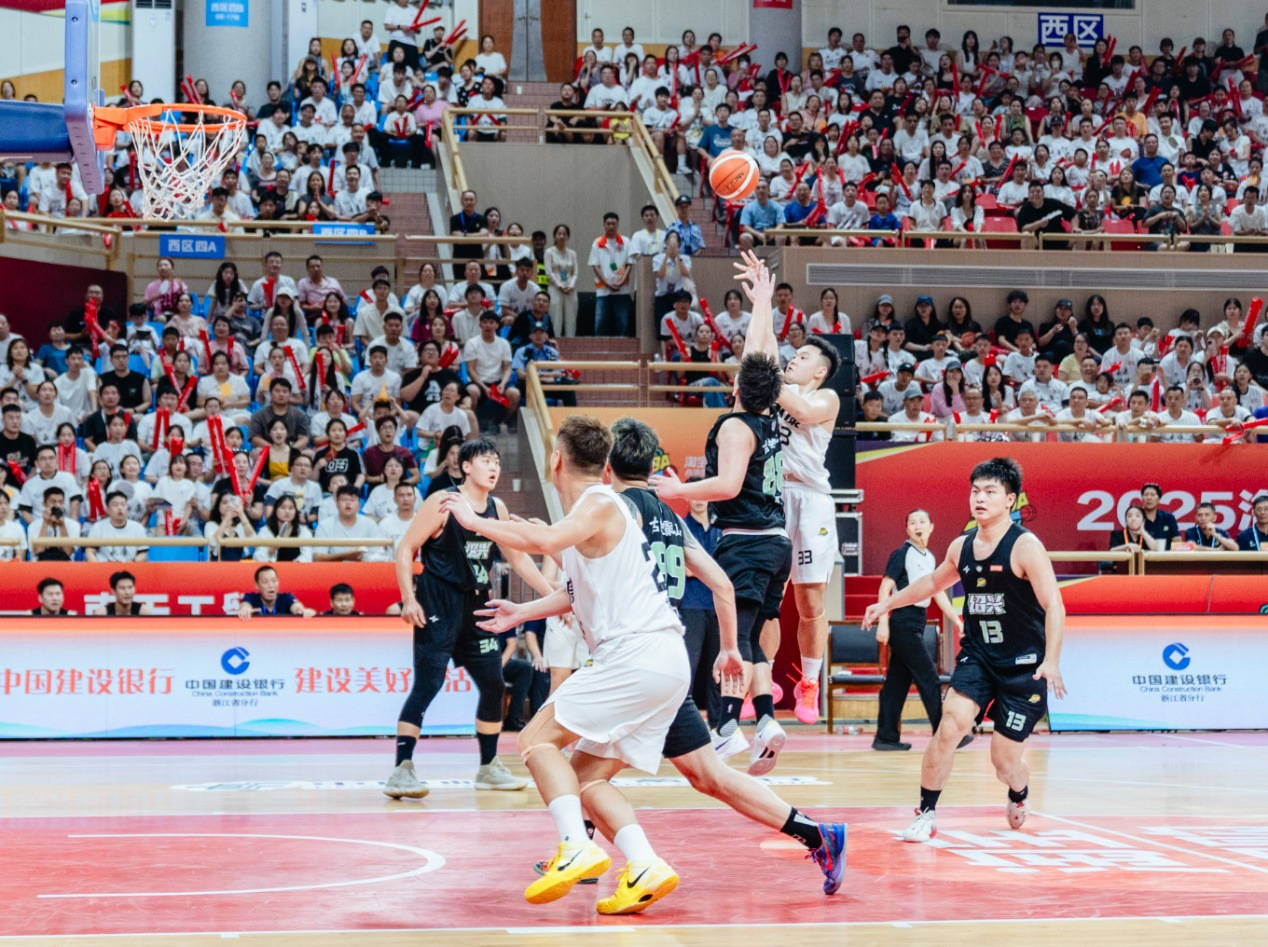 关于越战越勇,球员奋力拼搏,场面感人至深的信息 关于越战越勇,球员奋力拼搏,场面感人至深的信息