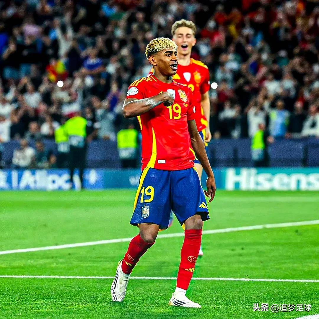 关于欧国联比赛行列最终由两名年球员组成的后防的信息 关于欧国联比赛行列最终由两名年球员组成的后防的信息