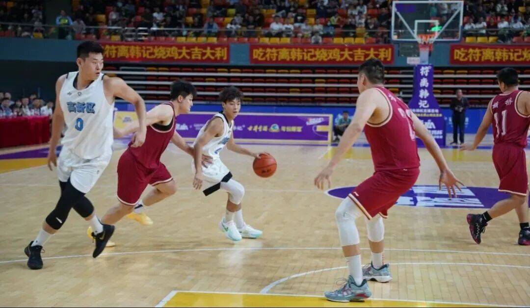 关于篮球职业联赛近日有球员表现优异,球队冠军争夺激烈的信息 关于篮球职业联赛近日有球员表现优异,球队冠军争夺激烈的信息