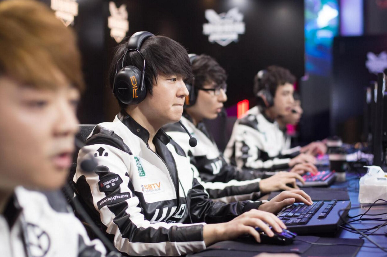 包含里昂队在比赛中奋力冲刺,一鼓作气取得胜利的词条 包含里昂队在比赛中奋力冲刺,一鼓作气取得胜利的词条