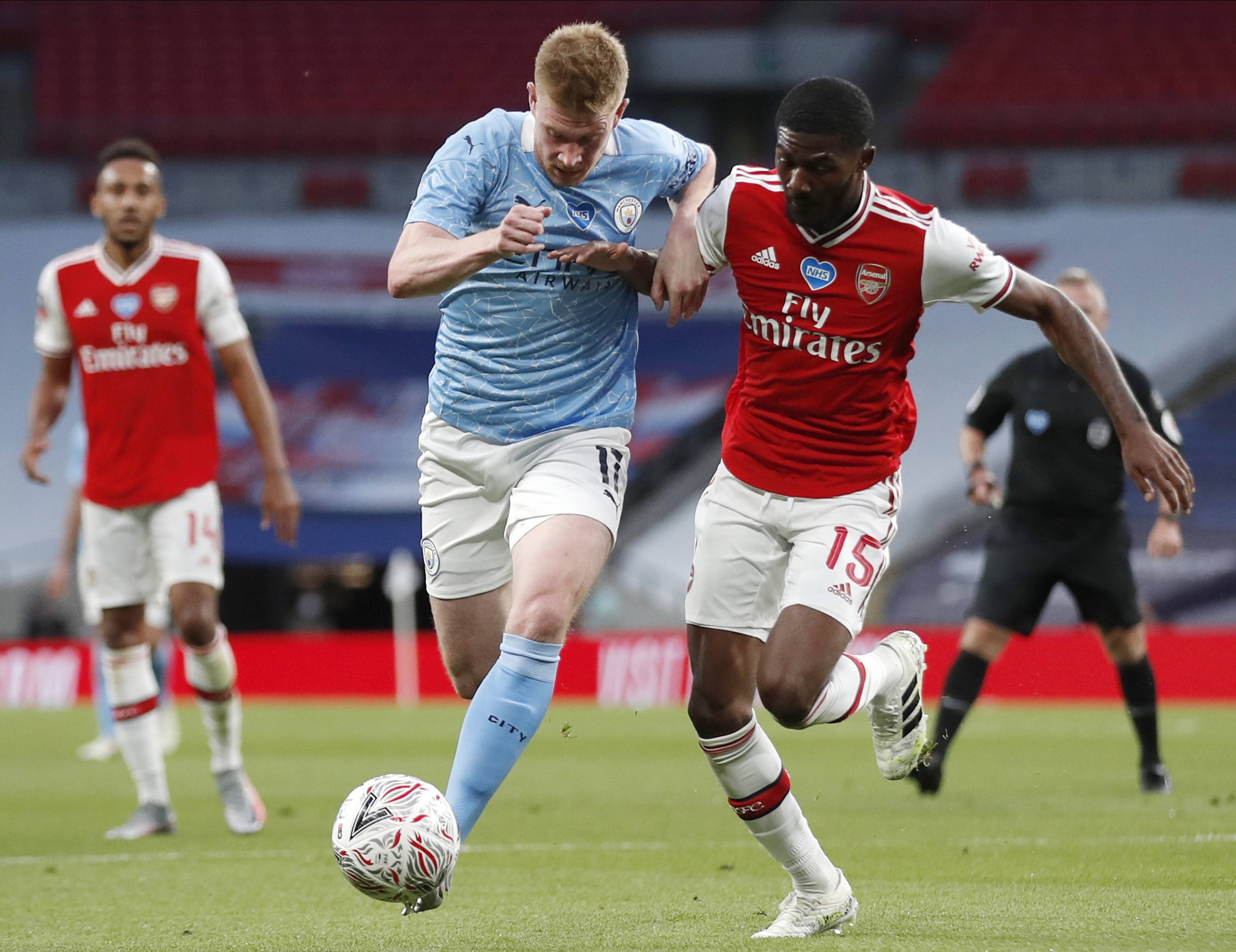 阿森纳逼平对手,握手言和 阿森纳逼平对手,握手言和