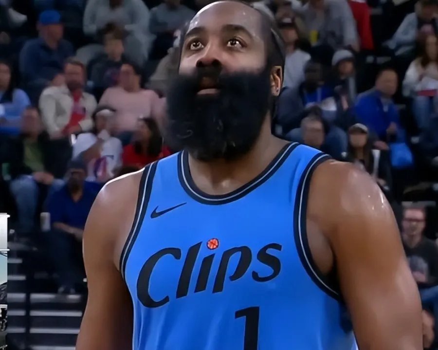 aoa体育馆-包含哈登因伤缺席系列赛第二场比赛，球迷担忧他的伤势的词条