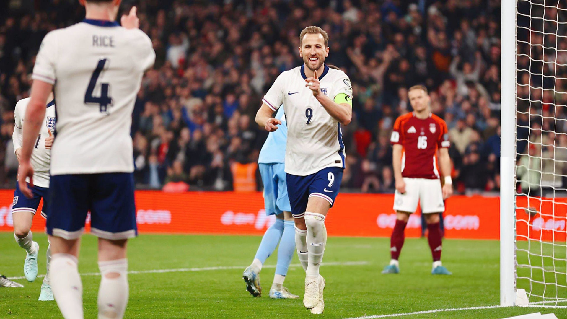 aoa体育活动-英格兰前锋在俱乐部赛中表现出色