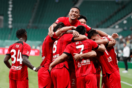 aoa体育培训-上海上港双线作战，球员体能充沛的简单介绍