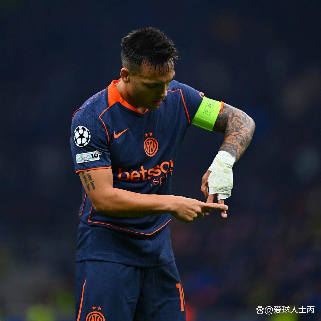 巴萨遭逆转，欧冠夺冠前路艰难